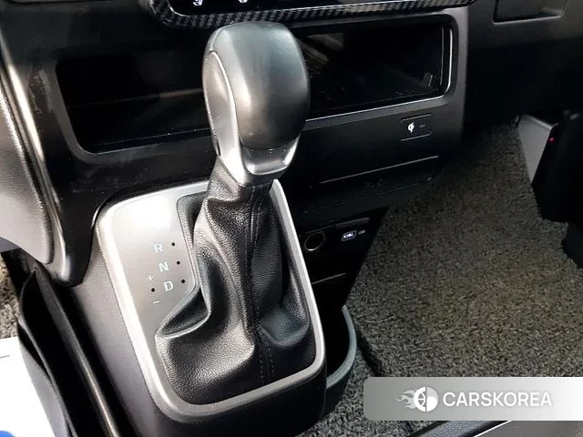 Hyundai Staria 2023 Белый из Кореи, фото 3