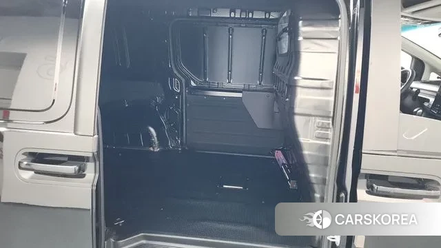 Hyundai Staria 2023 Черный из Кореи, фото 3