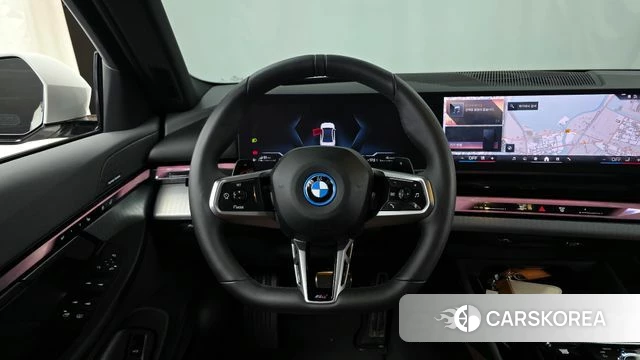 BMW 5 Series (G60) 2025 Белый из Кореи, фото 3