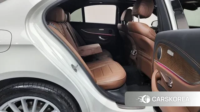 Mercedes-Benz E-Class W213 2023 Белый из Кореи, фото 3