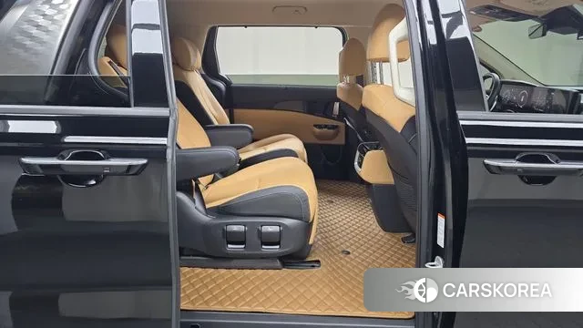 Kia Carnival 4th generation 2023 Черный из Кореи, фото 3