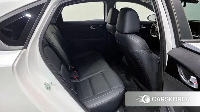 Kia The New K3 2nd generation 2023 Белый из Кореи, фото 3