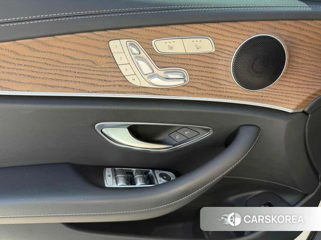 Mercedes-Benz E-Class W213 2021 Белый из Кореи, фото 3