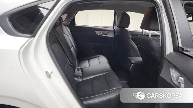 Kia The New K3 2nd generation 2021 Белый из Кореи, фото 3