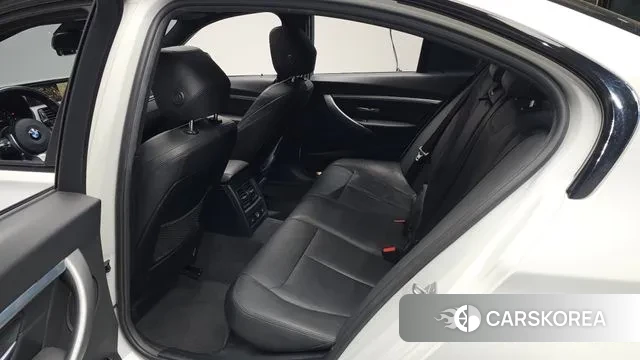 BMW 3 Series (F30) 2018 Белый из Кореи, фото 3