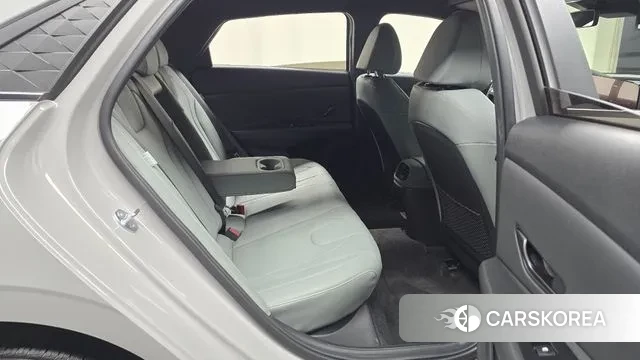 Hyundai The New Avante (CN7) 2024 Серебристо-серый из Кореи, фото 3