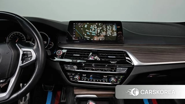 BMW 5 Series (G30) 2018 Светло-серебряный цвет из Кореи, фото 3
