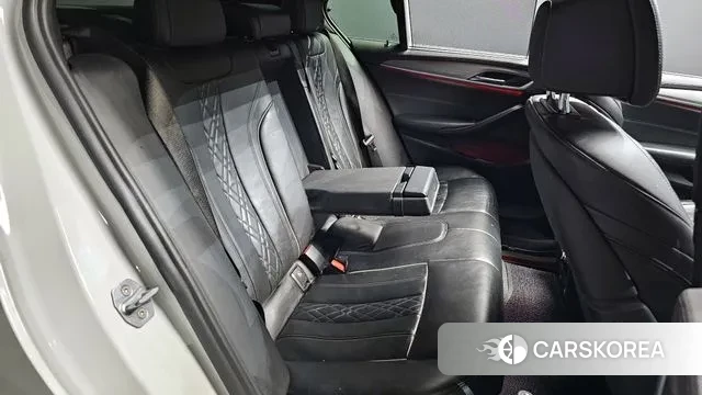 BMW 5 Series (G30) 2019 Белый из Кореи, фото 3