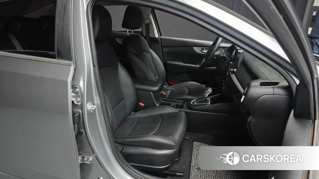 Kia The New K3 2nd generation 2022 Серебряный из Кореи, фото 3