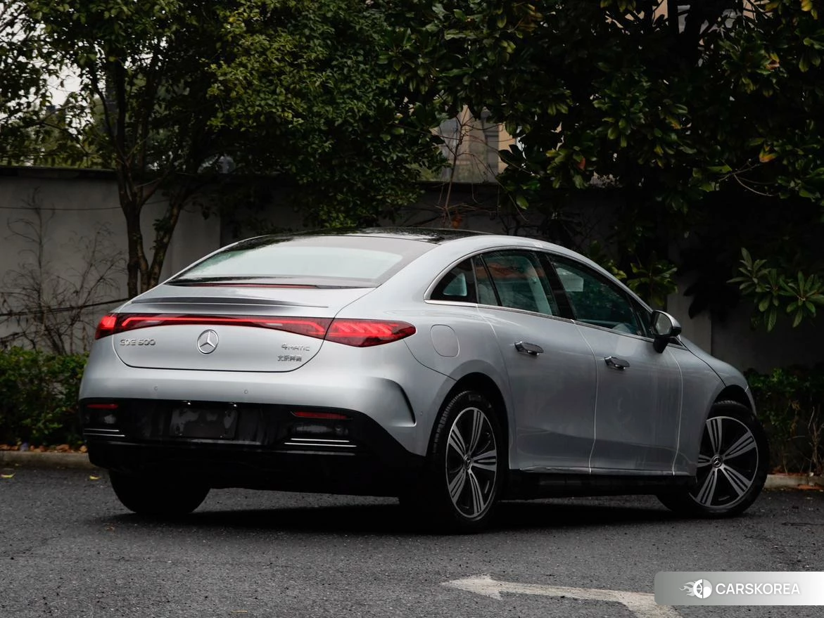 Mercedes-Benz EQE 2024 Серебристо-серый из Китая, фото 3