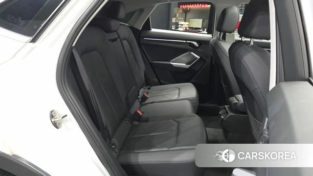 Audi Q3 (F3) 2020 Белый из Кореи, фото 3