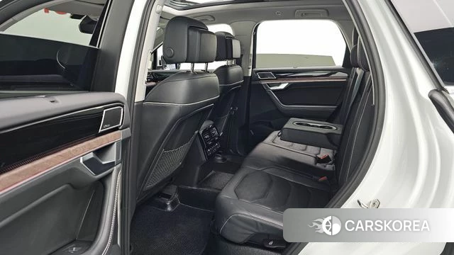 Volkswagen Touareg 3rd generation 2024 Белый из Кореи, фото 3