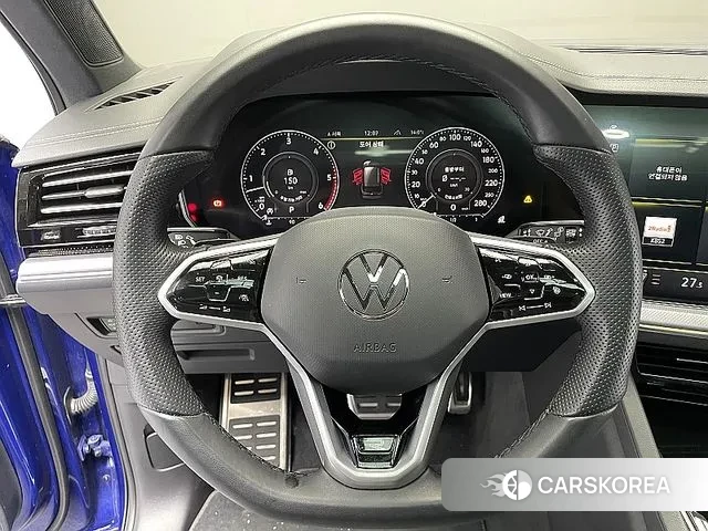 Volkswagen Touareg 3rd generation 2023 Синий из Кореи, фото 3
