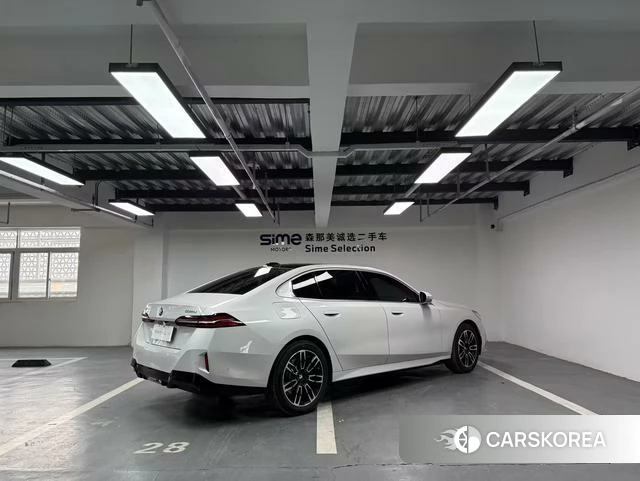 BMW 5 series 2026 Белый из Китая, фото 3