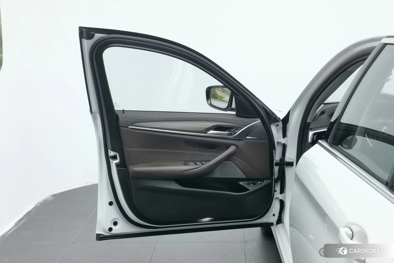 BMW 5 series PHEV 2020 Белый из Китая, фото 3