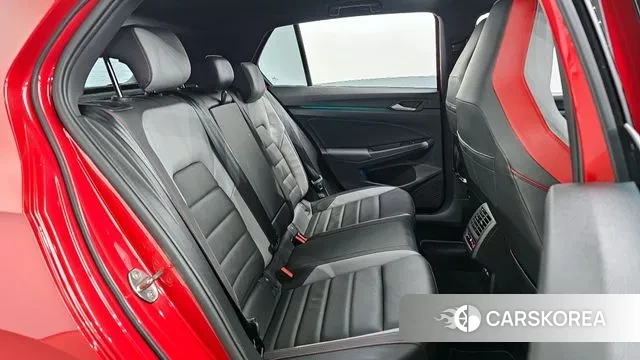 Volkswagen Golf 8th Generation 2023 Красный из Кореи, фото 3