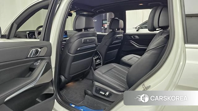 BMW X7 (G07) 2025 Белый из Кореи, фото 3