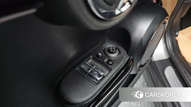 Mini Cooper 2023 Серебряный из Кореи, фото 3