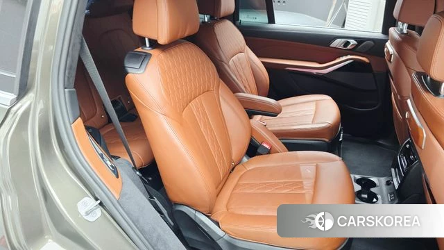 BMW X7 (G07) 2024 Коричневый из Кореи, фото 3