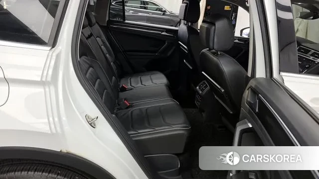 Volkswagen Tiguan second Generation 2018 Белый из Кореи, фото 3