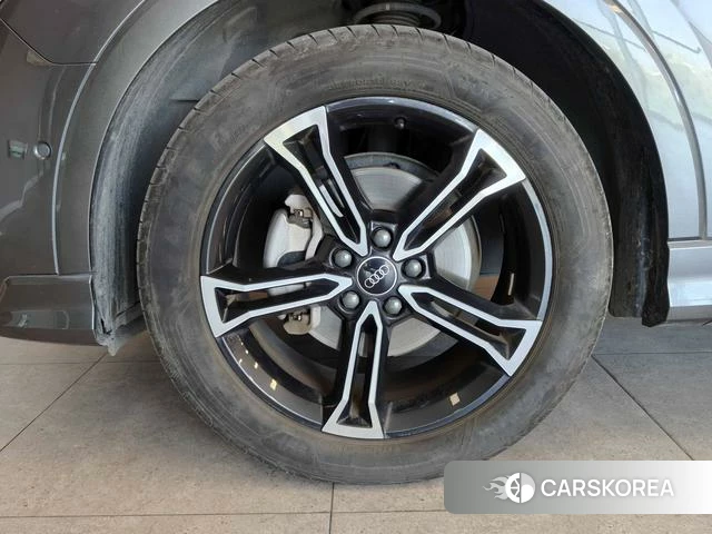 Audi Q3 2021 Темно-серый из Китая, фото 3