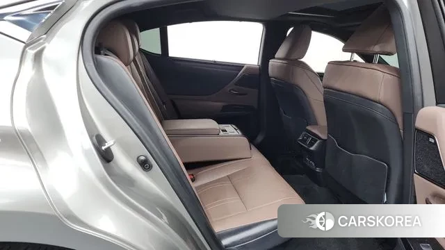 Lexus ES300h 7th generation 2023 Серый из Кореи, фото 3