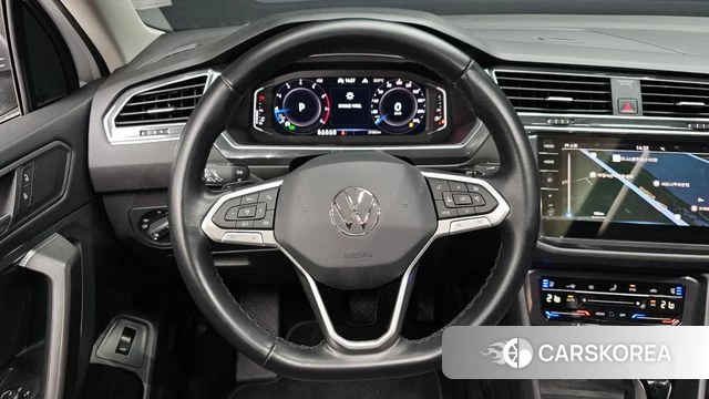 Volkswagen Tiguan Allspace 2022 Белый из Кореи, фото 3