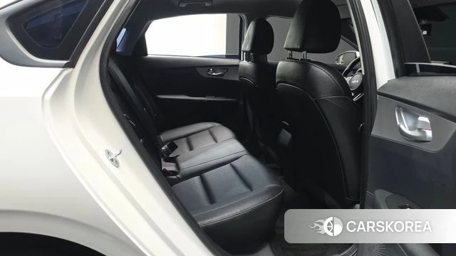 Kia The New K3 2nd generation 2022 Белый из Кореи, фото 3