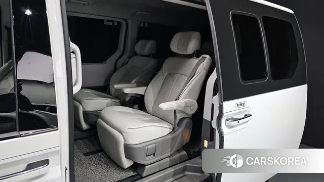 Hyundai Staria 2022 Белый из Кореи, фото 3