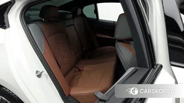 BMW 5 Series (G60) 2025 Белый из Кореи, фото 3