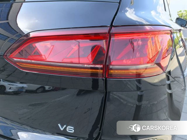 Volkswagen Touareg 2020 Черный из Китая, фото 3