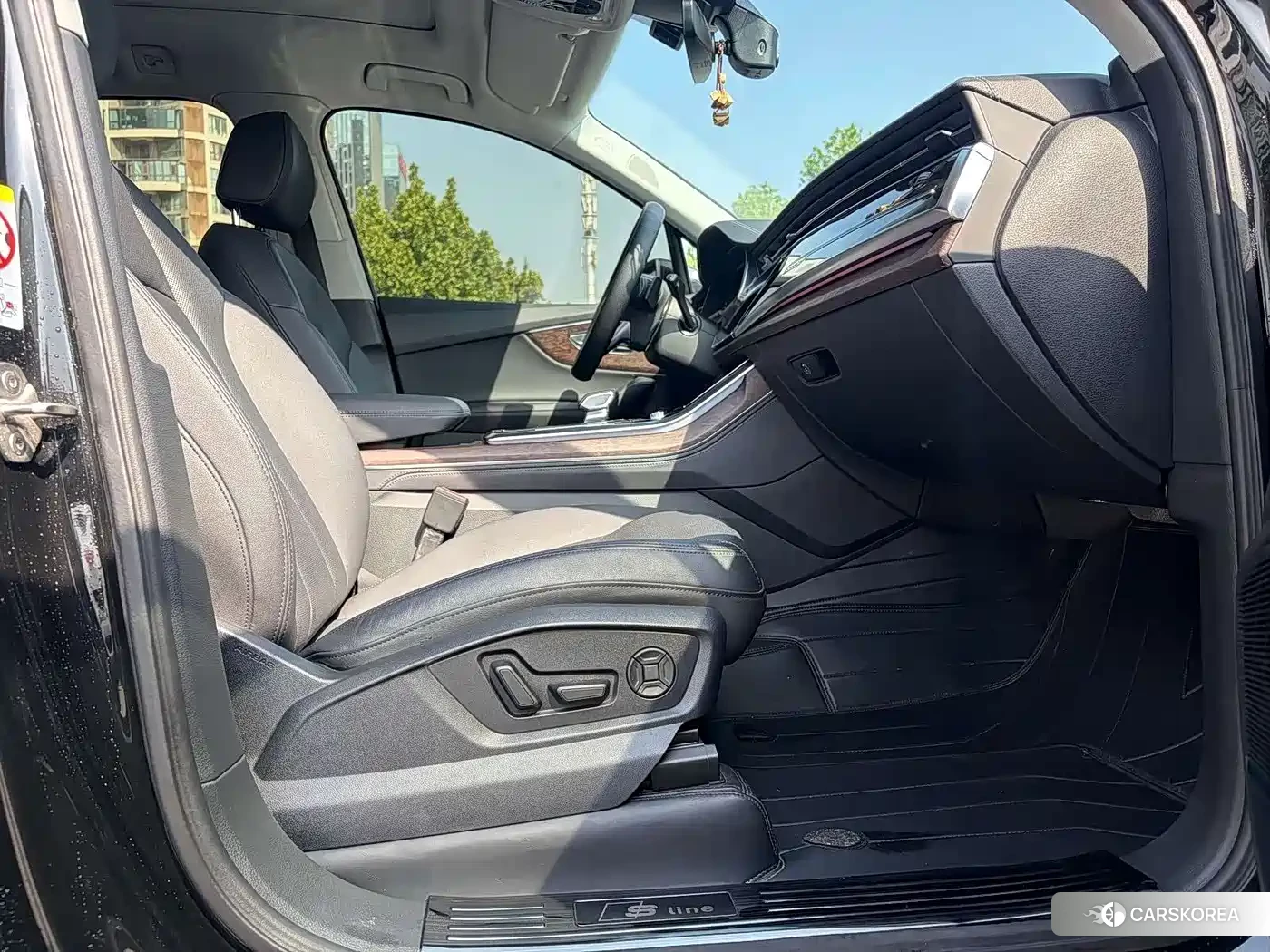 Audi Q7 2024 Черный из Китая, фото 3