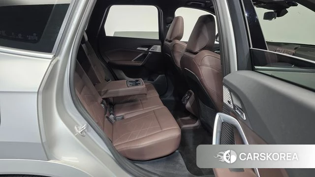 BMW X1 (U11) 2023 Серебристо-серый из Кореи, фото 3