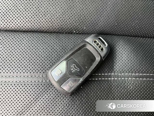 Audi A4L 2022 Темно-серый из Китая, фото 3