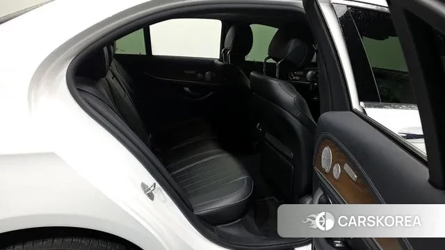 Mercedes-Benz E-Class W213 2018 Белый из Кореи, фото 3