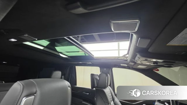 Cadillac Escalade 5th Generation 2021 Белый из Кореи, фото 3