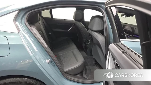 BMW 5 Series (G60) 2024 Небесно-голубой из Кореи, фото 3