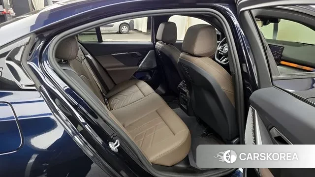 BMW 5 Series (G60) 2025 Черный из Кореи, фото 3