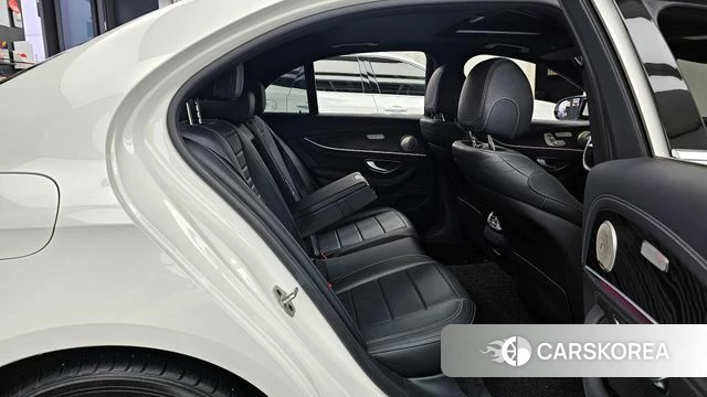 Mercedes-Benz E-Class W213 2021 Белый из Кореи, фото 3