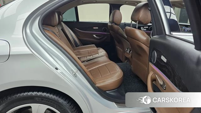 Mercedes-Benz E-Class W213 2018 Серебряный из Кореи, фото 3