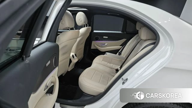 Mercedes-Benz E-Class W213 2023 Белый из Кореи, фото 3