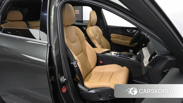 Volvo XC60 second Generation 2018 Песочный из Кореи, фото 3