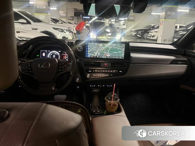 Lexus ES300h 7th generation 2023 Цвет тростника из Кореи, фото 3