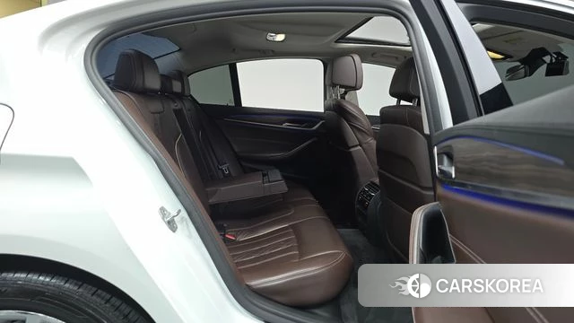 BMW 5 Series (G30) 2018 Белый из Кореи, фото 3