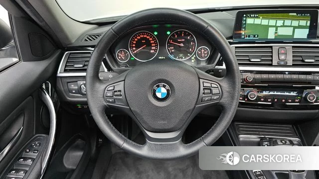 BMW 3 Series (F30) 2018 Белый из Кореи, фото 3