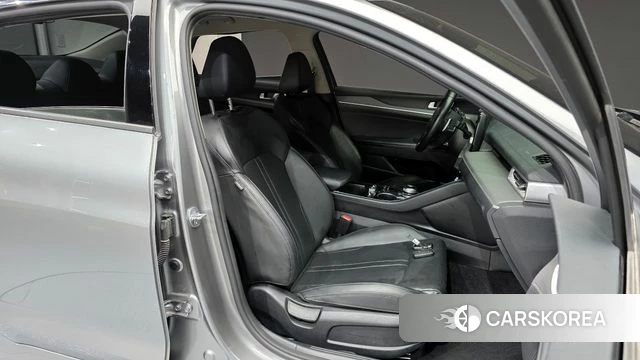 Kia K5 3rd generation 2023 Серебряный из Кореи, фото 3