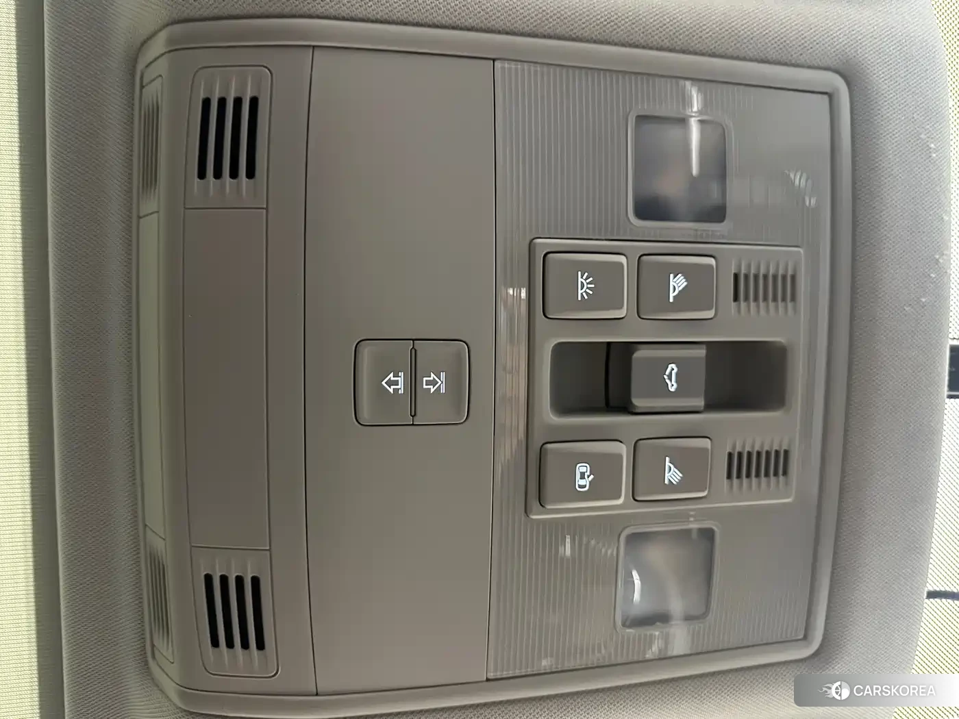 Skoda Karoq 2023 Champagne/brown из Китая, фото 3