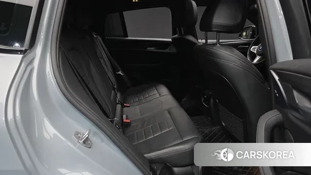 BMW X4 (G02) 2022 Светло-серебряный цвет из Кореи, фото 3