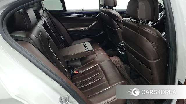 BMW 5 Series (G30) 2018 Белый из Кореи, фото 3