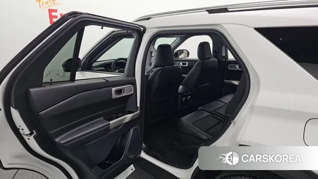 Ford Explorer 6th Generation 2023 Белый из Кореи, фото 3